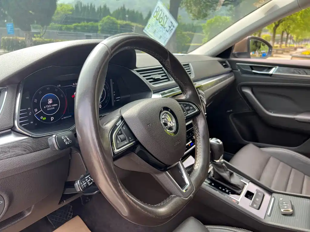 Skoda Superb 2020 — фото 10