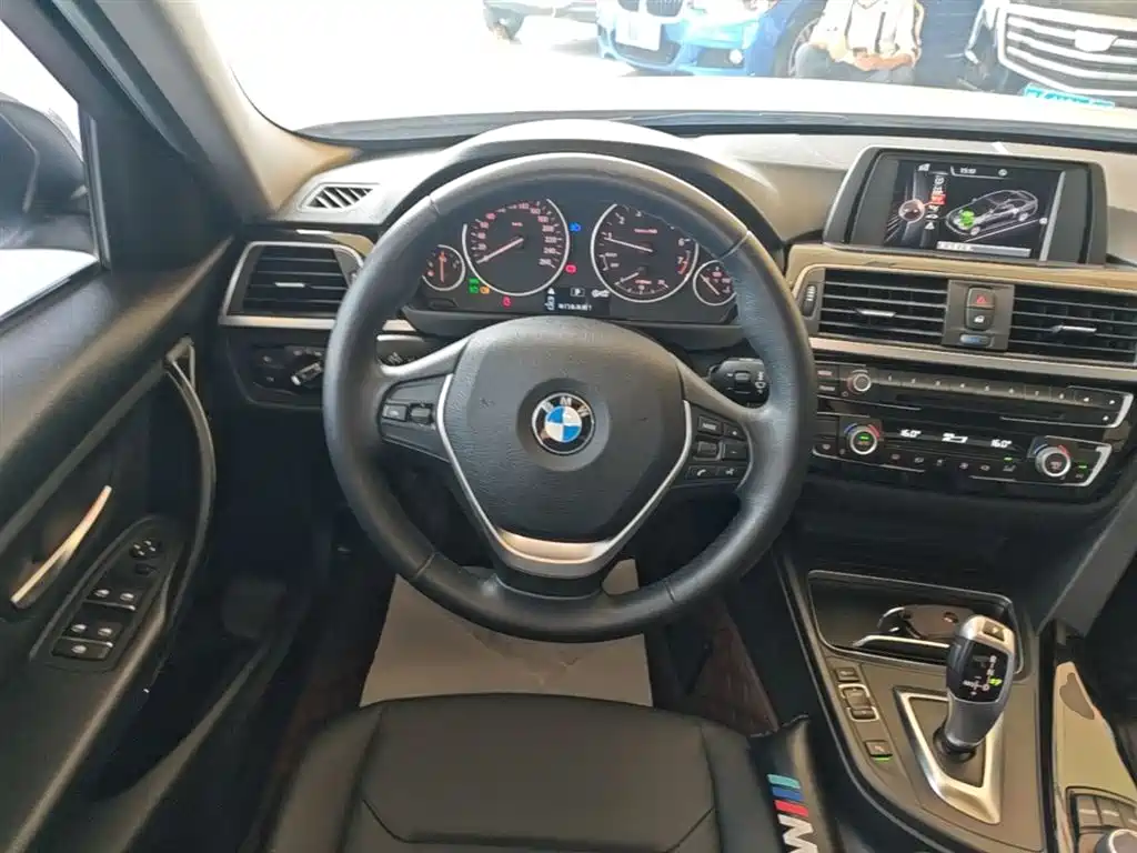 BMW 3 Series 2016 — фото 11