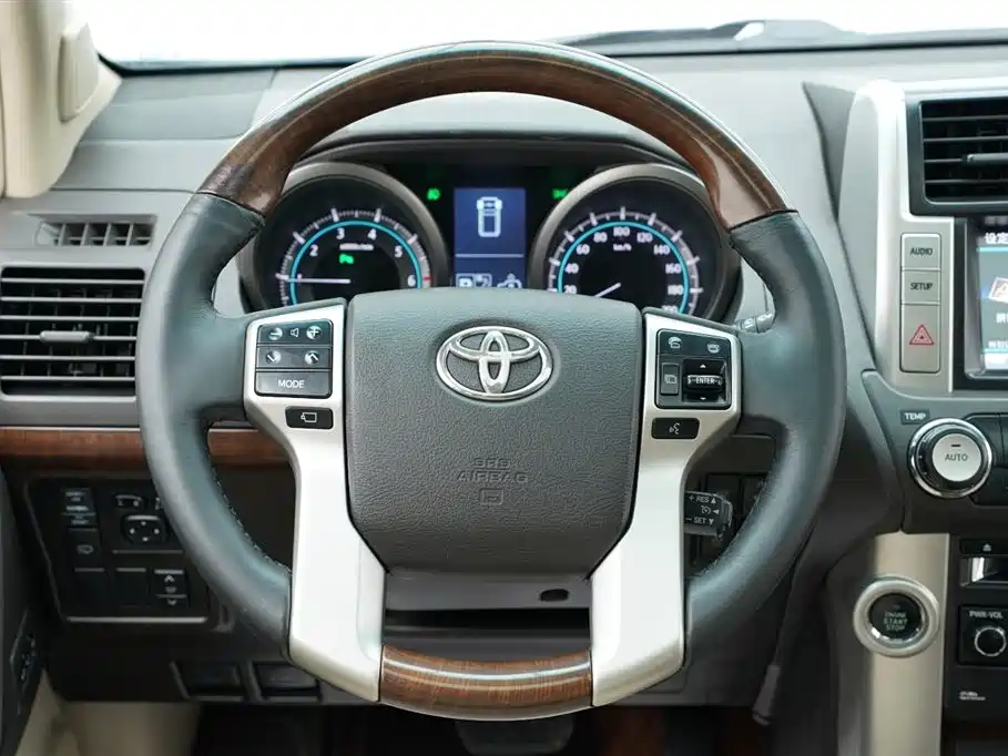 Toyota Prado 2011 — фото 10