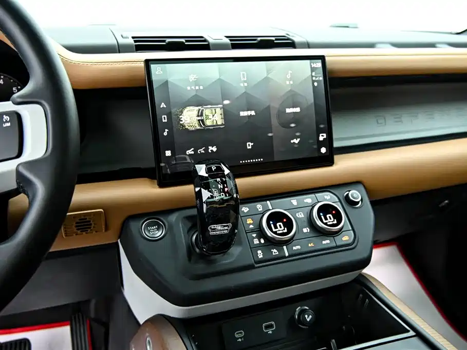 Land Rover Defender 2024 — фото 17