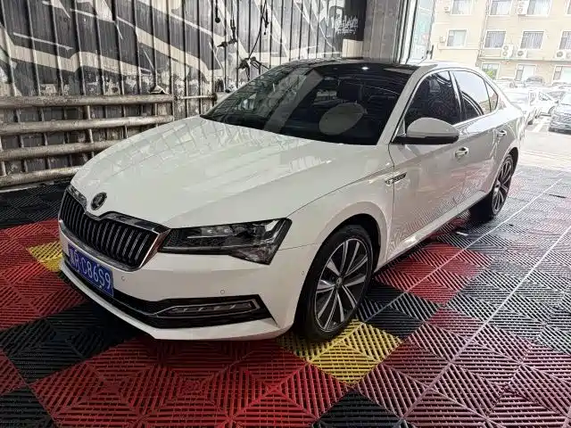 Skoda Superb 2022 — фото 1