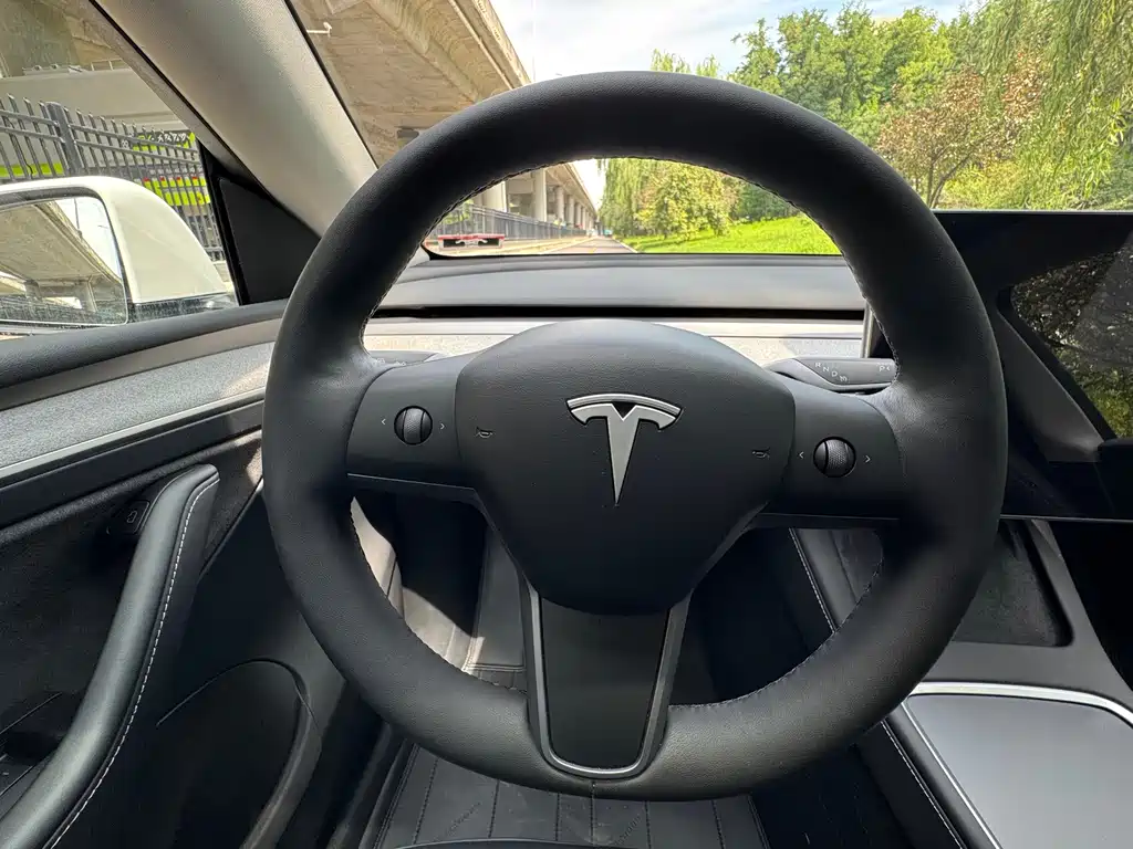 Tesla Model Y 2023 — фото 16