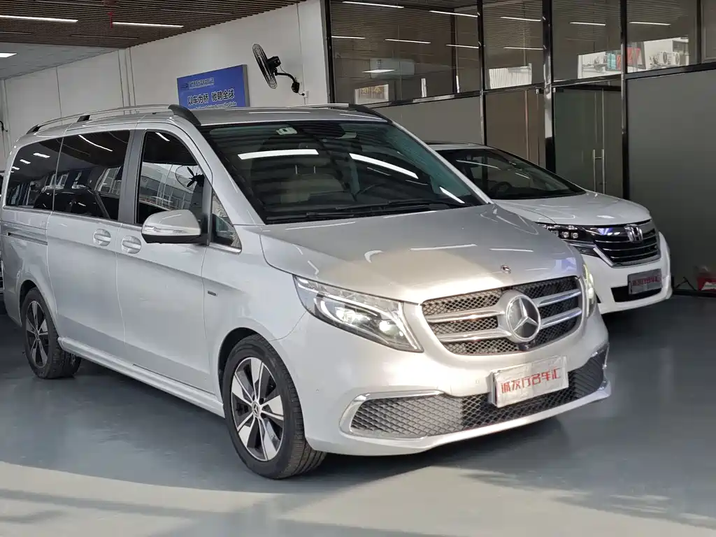 Mercedes-Benz V-Class 2022 — фото 3