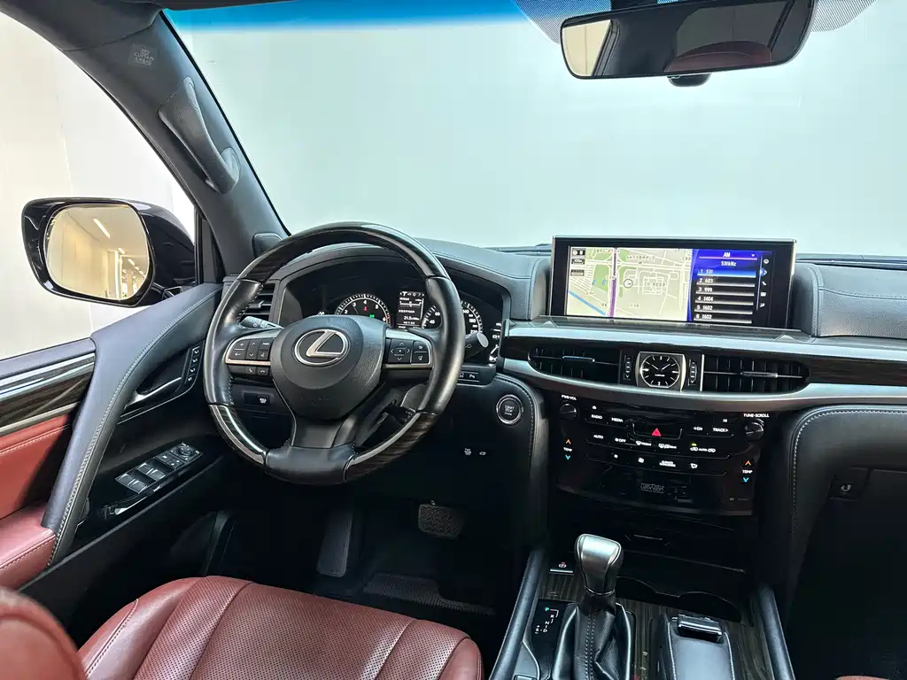 Lexus LX 2018 — фото 17