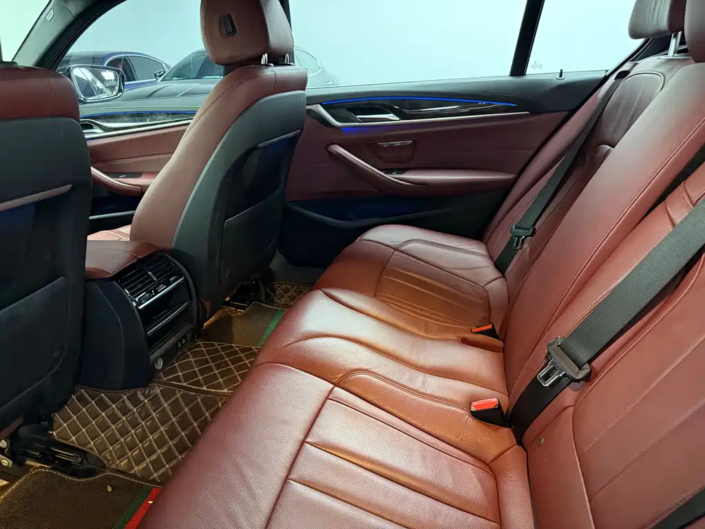 BMW 5 Series 2020 — фото 10