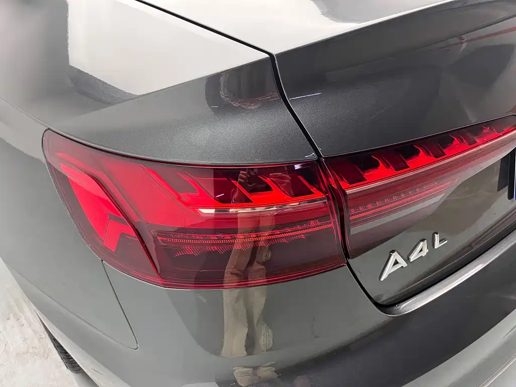 Audi A4L 2022 — фото 8