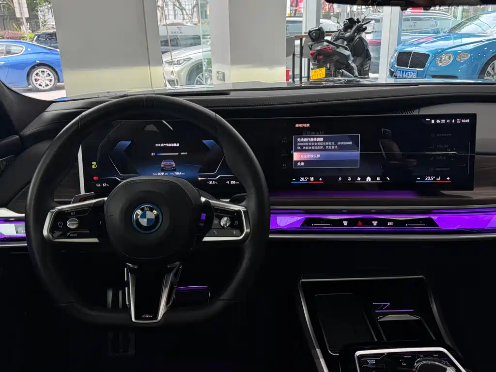 BMW i7 2024 — фото 11