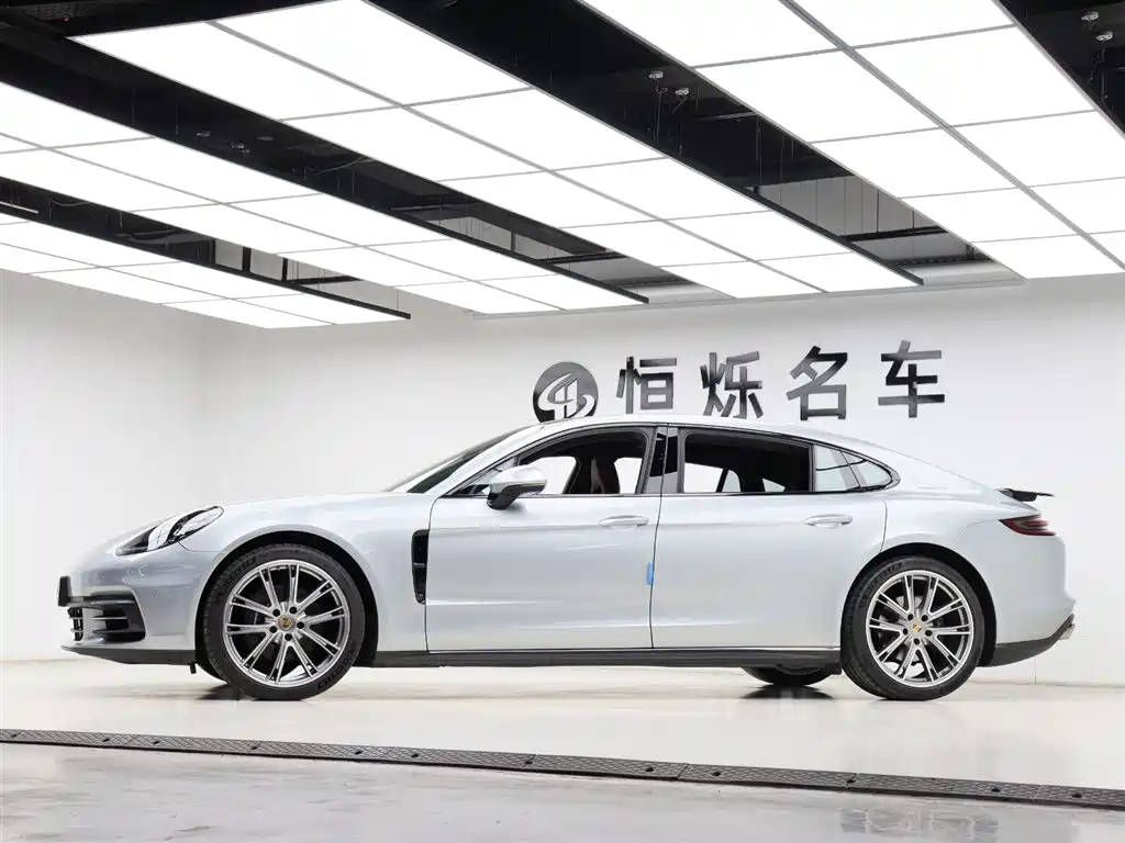 Porsche Panamera 2020 — фото 35