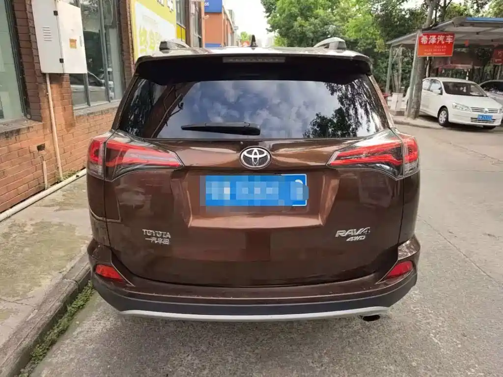 Toyota RAV4 2017 — фото 9