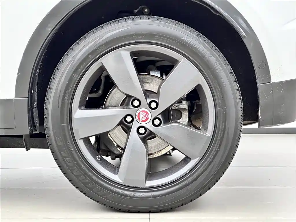 Jaguar E-PACE 2021 — фото 17