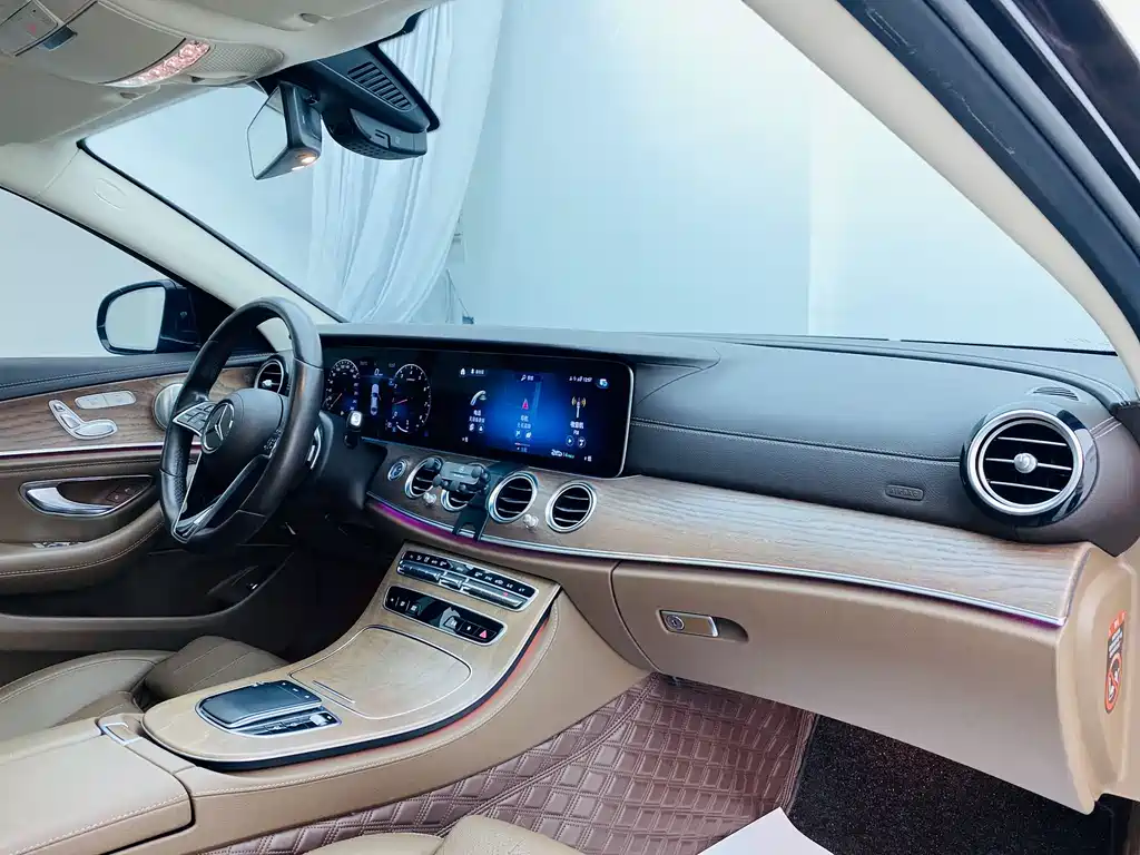 Mercedes-Benz E-Class 2022 — фото 14