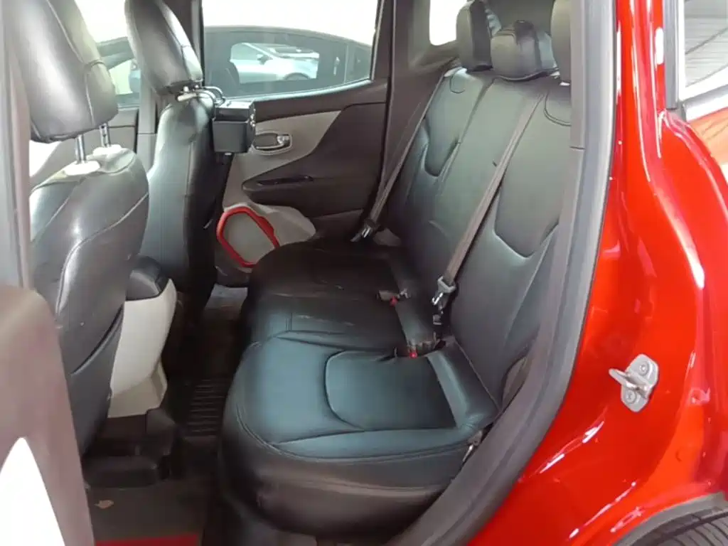 Jeep Renegade 2016 — фото 17