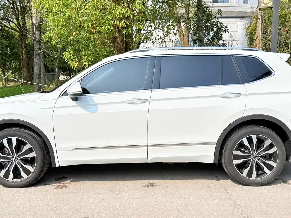 Volkswagen Tiguan L 2025 — фото 9