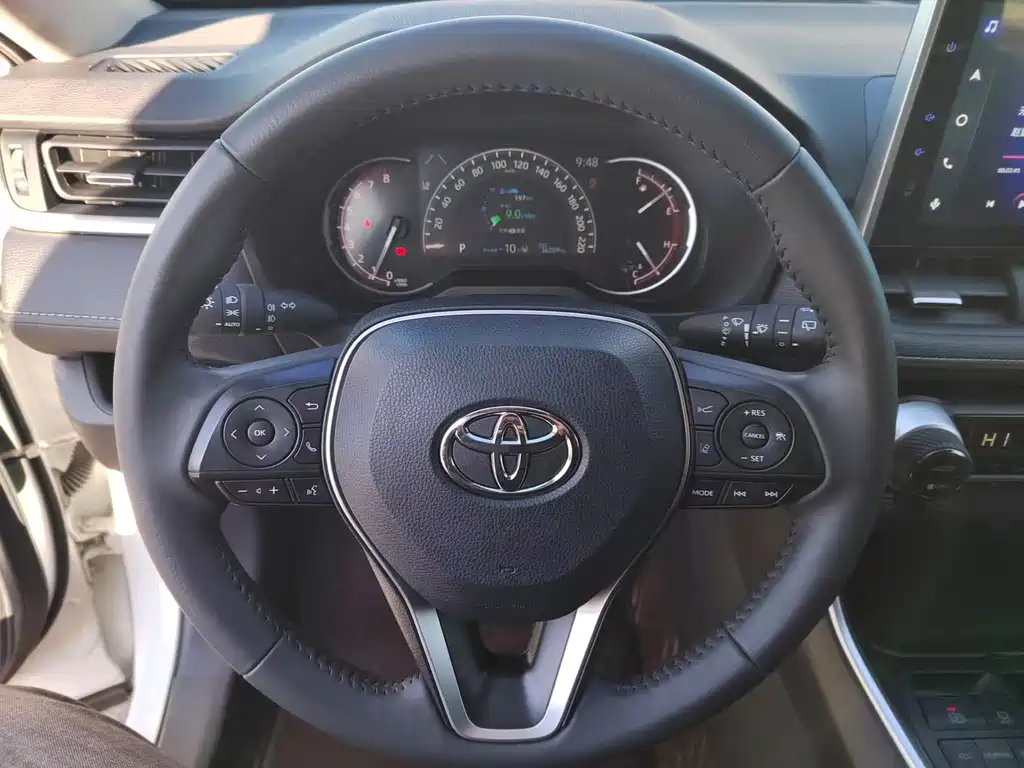 Toyota RAV4 2022 — фото 13