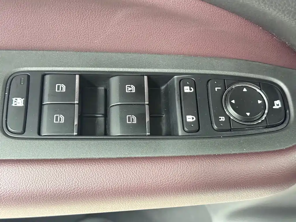 GAC Motor Trumpchi M6 2022 — фото 15