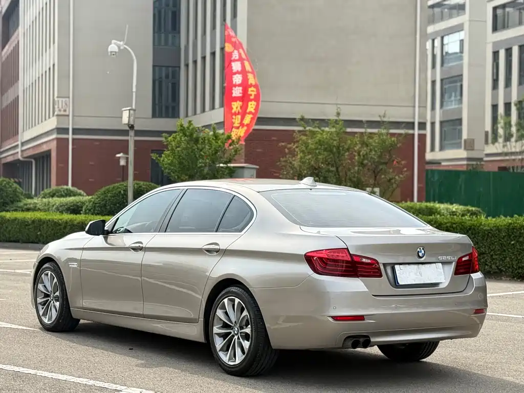 BMW 5 Series 2017 — фото 12