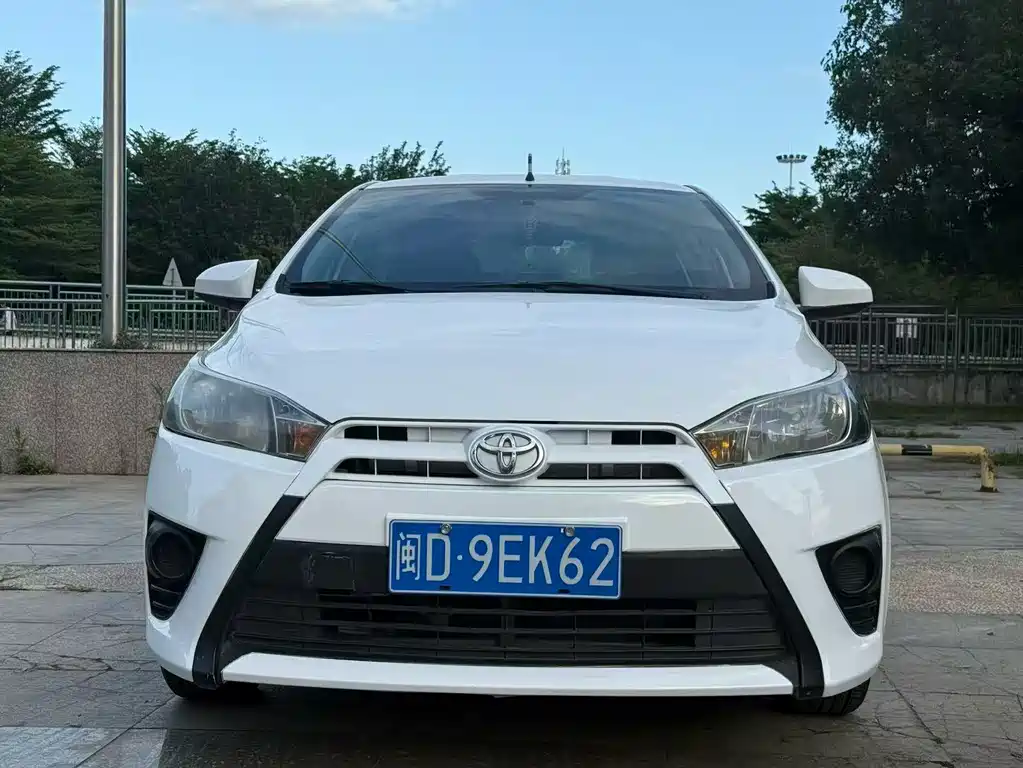 Toyota Yaris L 2014 — фото 2