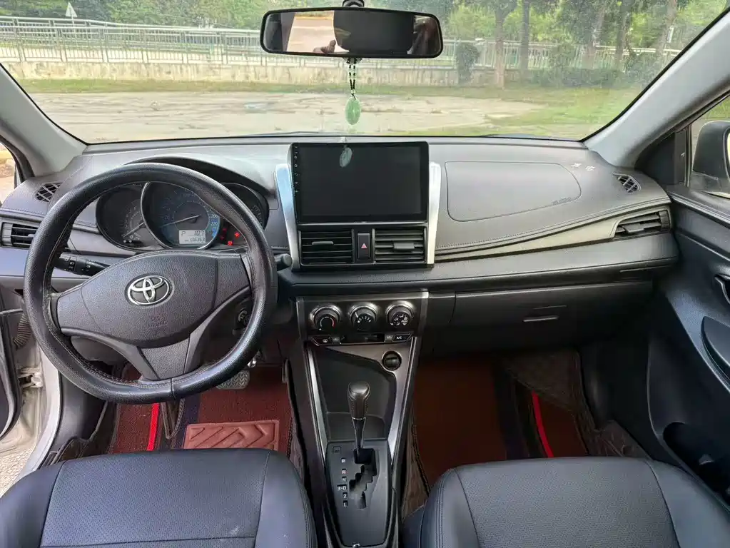 Toyota Yaris L 2014 — фото 5