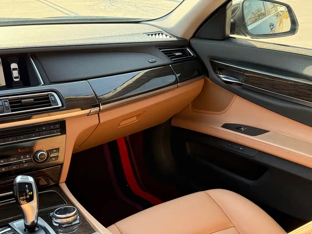 BMW 7 Series 2015 — фото 32