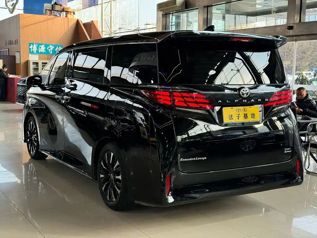 Toyota Alphard 2024 — фото 24