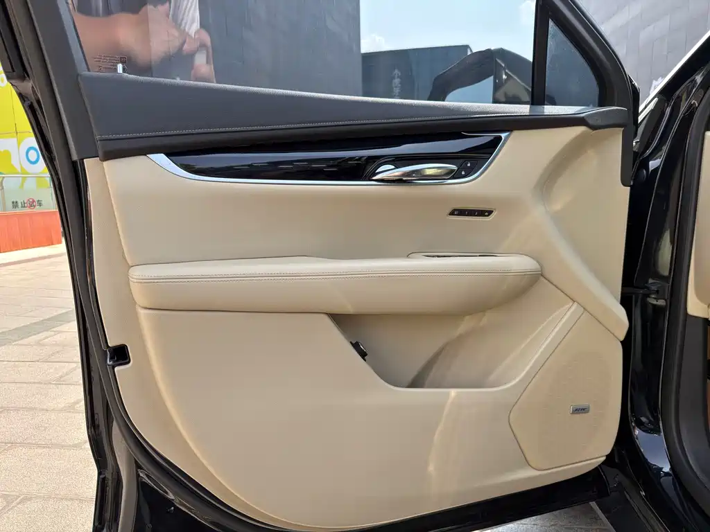 Cadillac XT5 2018 — фото 11