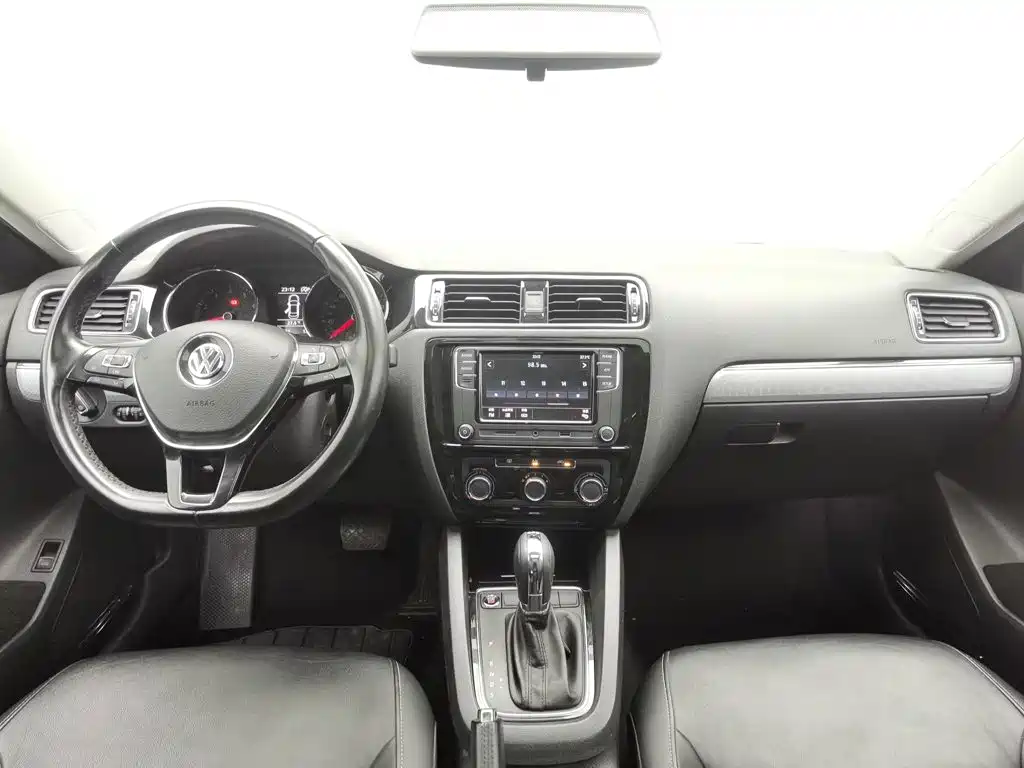 Volkswagen Sagitar 2017