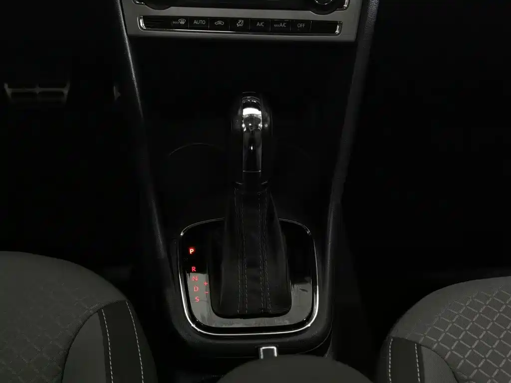 Volkswagen Polo 2016 — фото 13