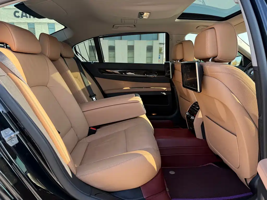 BMW 7 Series 2015 — фото 36