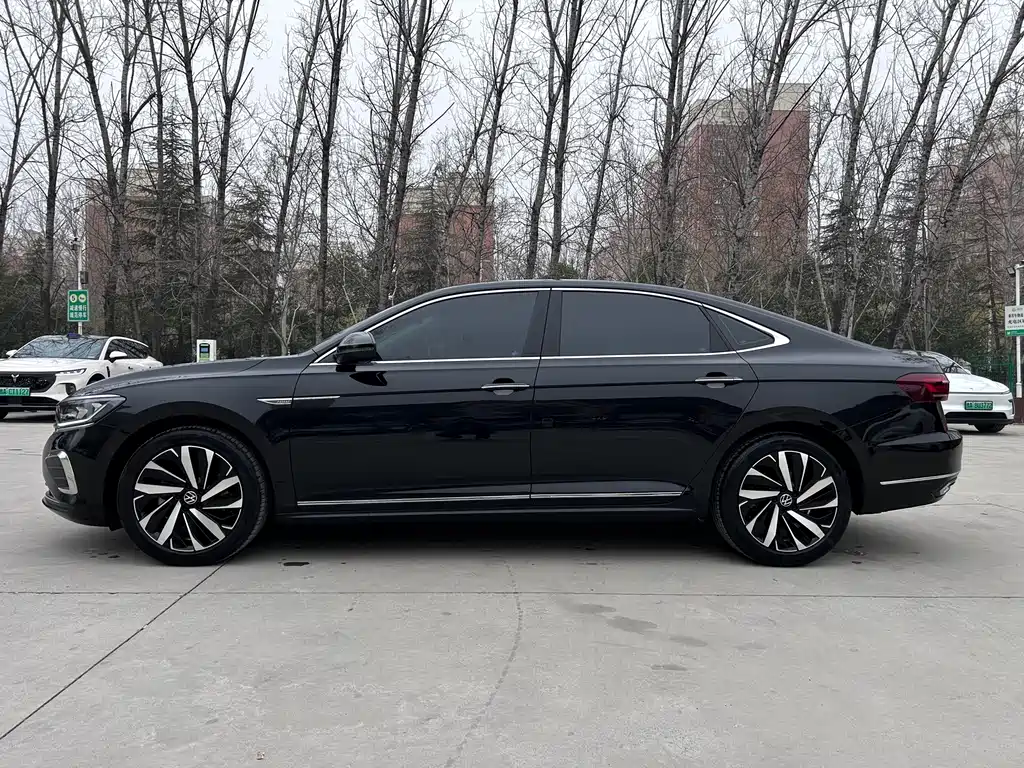 Volkswagen Passat 2024
