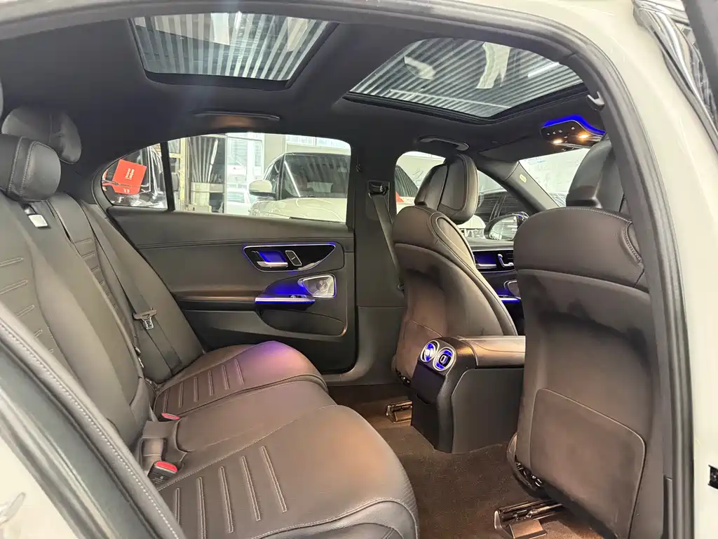 Mercedes-Benz C-Class 2023 — фото 9