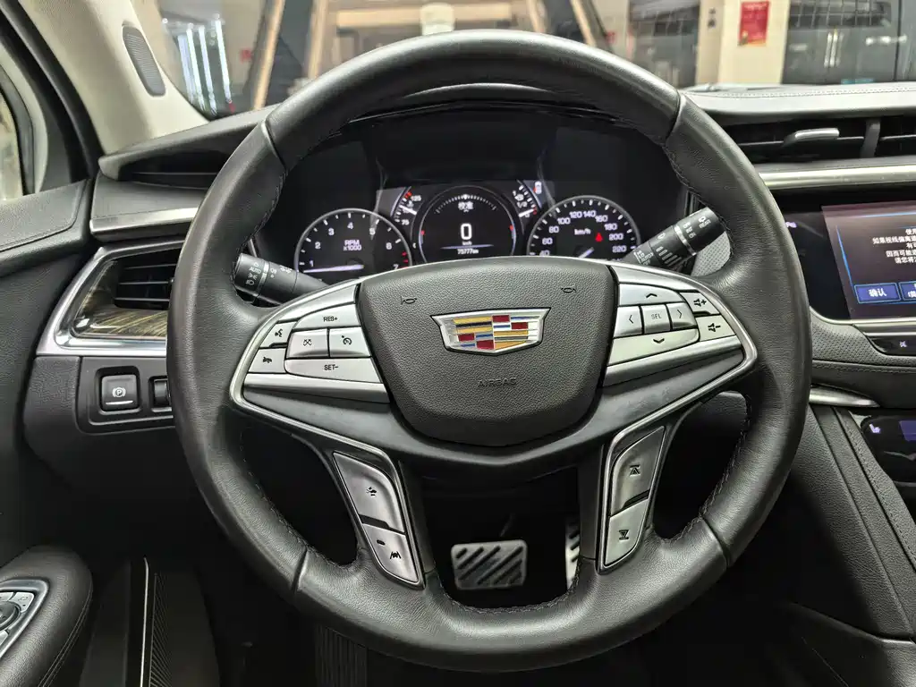 Cadillac XT5 2019 — фото 11
