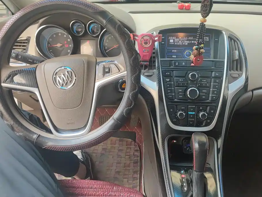 Buick Excelle 2013 — фото 12