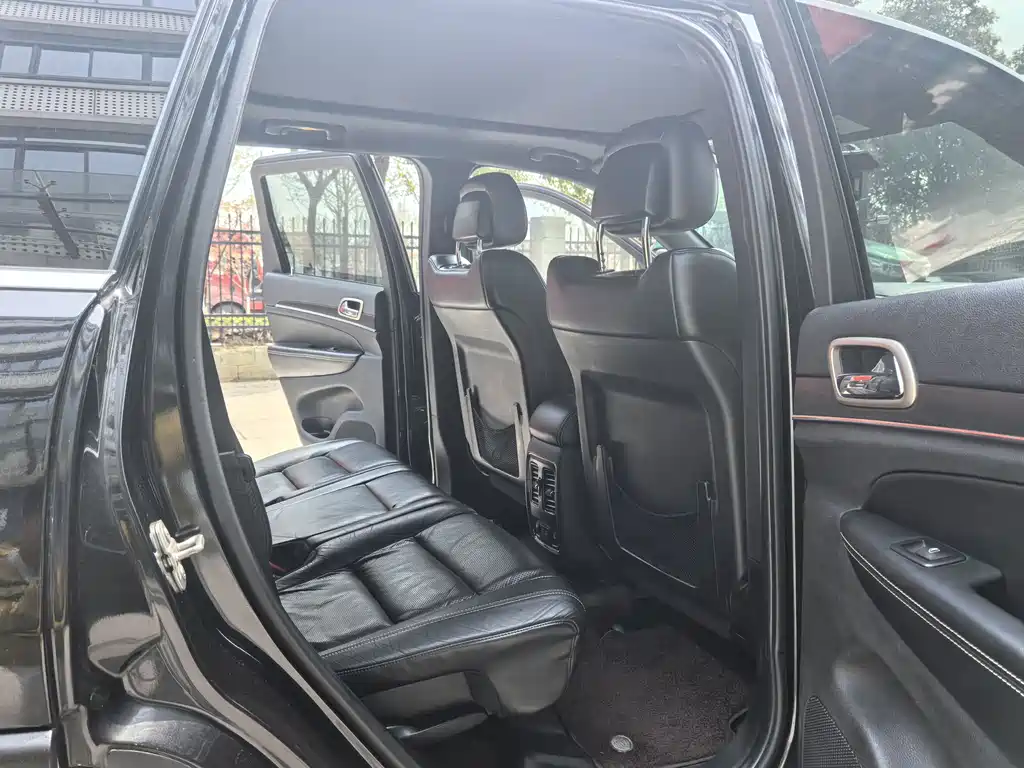 Jeep Grand Cherokee 2015 — фото 17