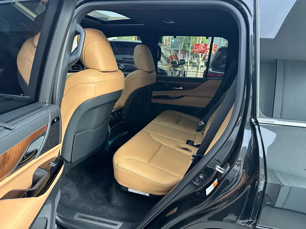 Lexus LX 2025