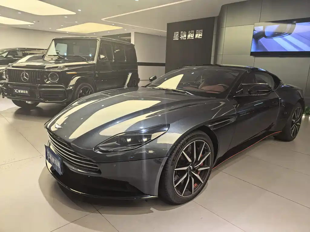 Aston Martin DB11 2020 — фото 1