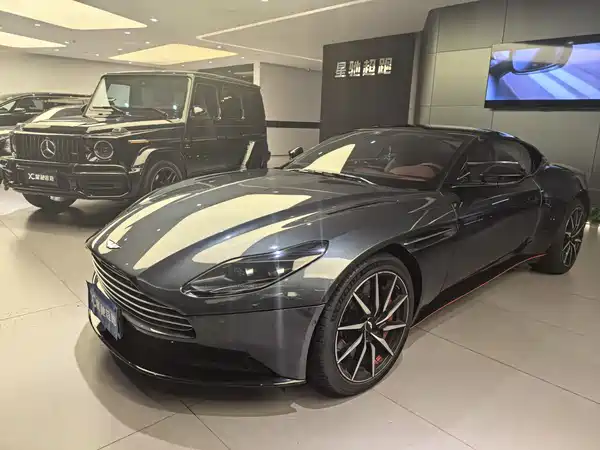 Aston Martin DB11 2020