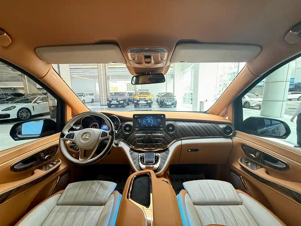 Mercedes-Benz V-Class 2024 — фото 20