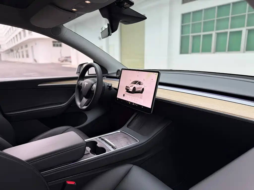 Tesla Model Y 2022 — фото 19
