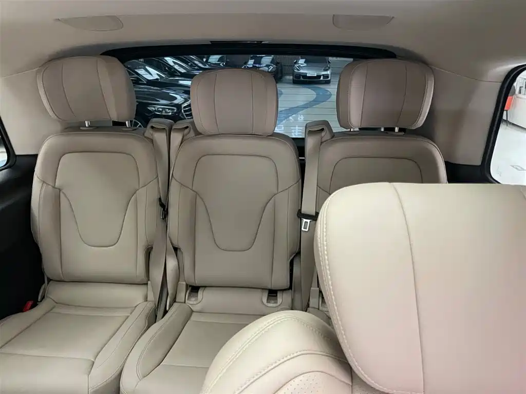 Mercedes-Benz V-Class 2022 — фото 16