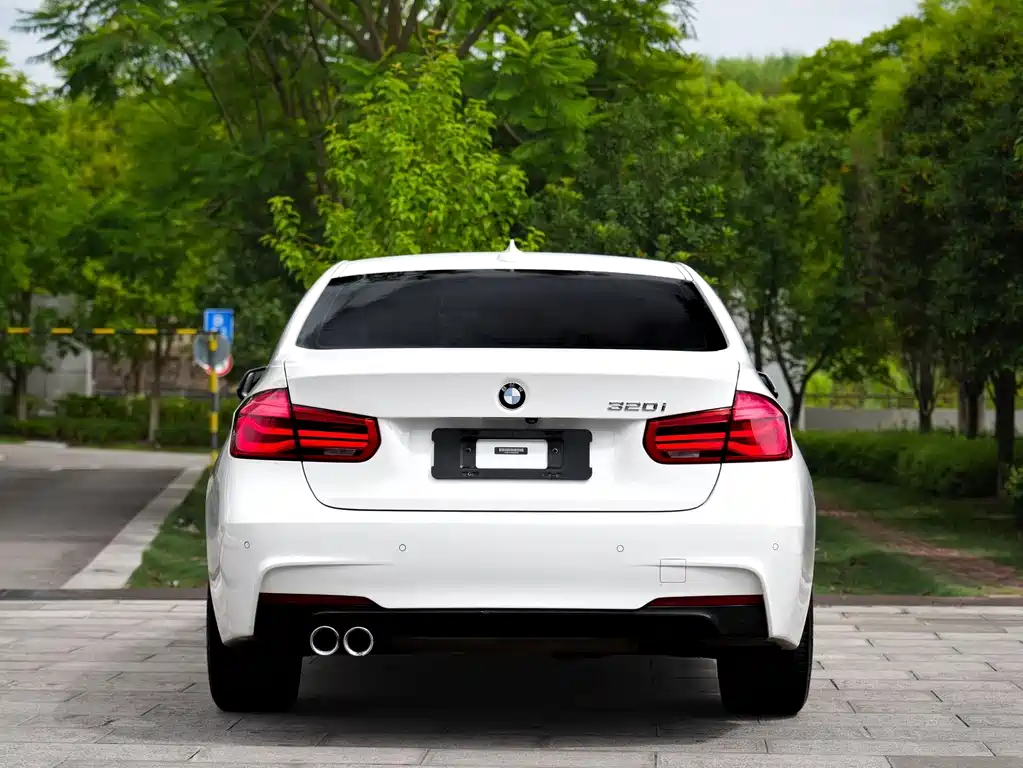BMW 3 Series 2018 — фото 13