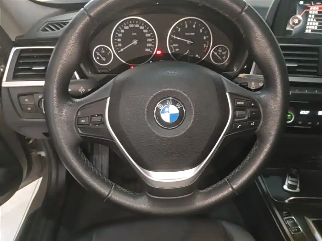 BMW 3 Series 2017 — фото 11