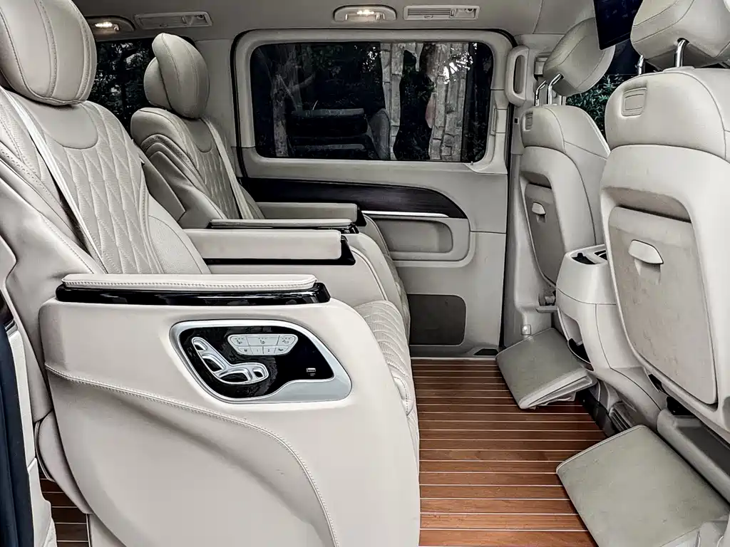 Mercedes-Benz V-Class 2021 — фото 17