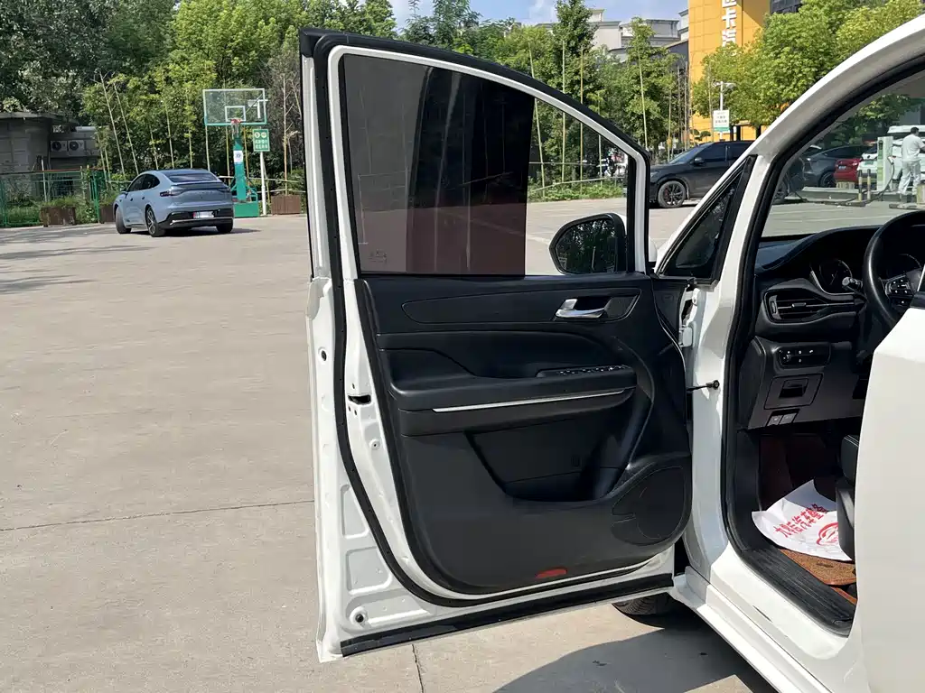GAC Trumpchi M6 2021 — фото 16