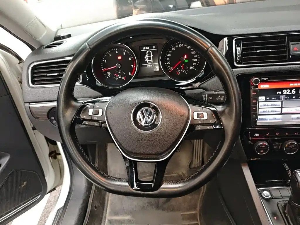 Volkswagen Sagitar 2016