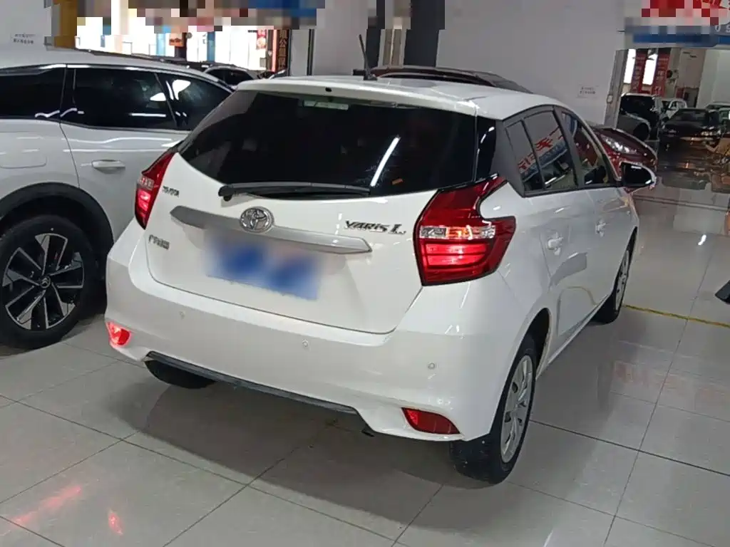 Toyota Yaris L 2018 — фото 7