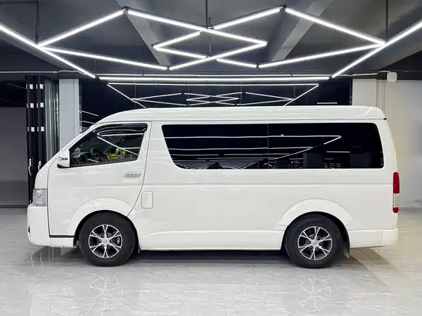 Toyota HIACE 2011