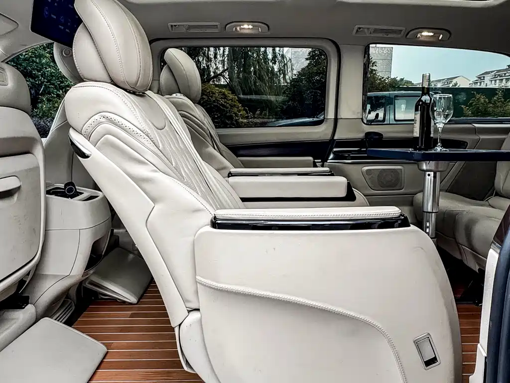 Mercedes-Benz V-Class 2021 — фото 23