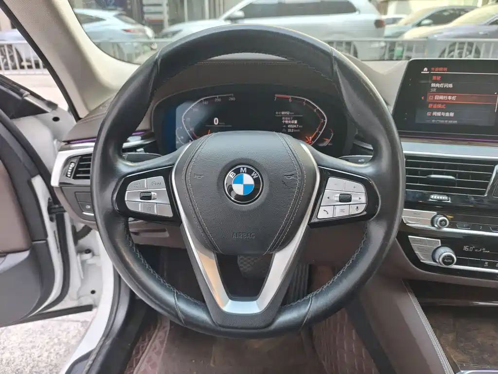 BMW 5 Series 2020 — фото 13