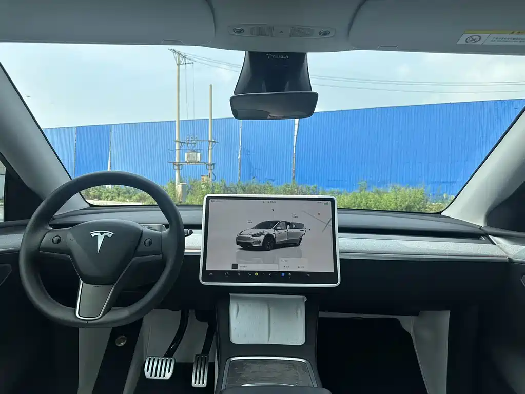 Tesla Model Y 2024 — фото 8