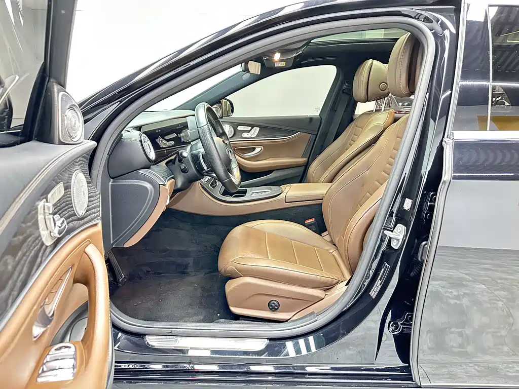 Mercedes-Benz E-Class 2022 — фото 14